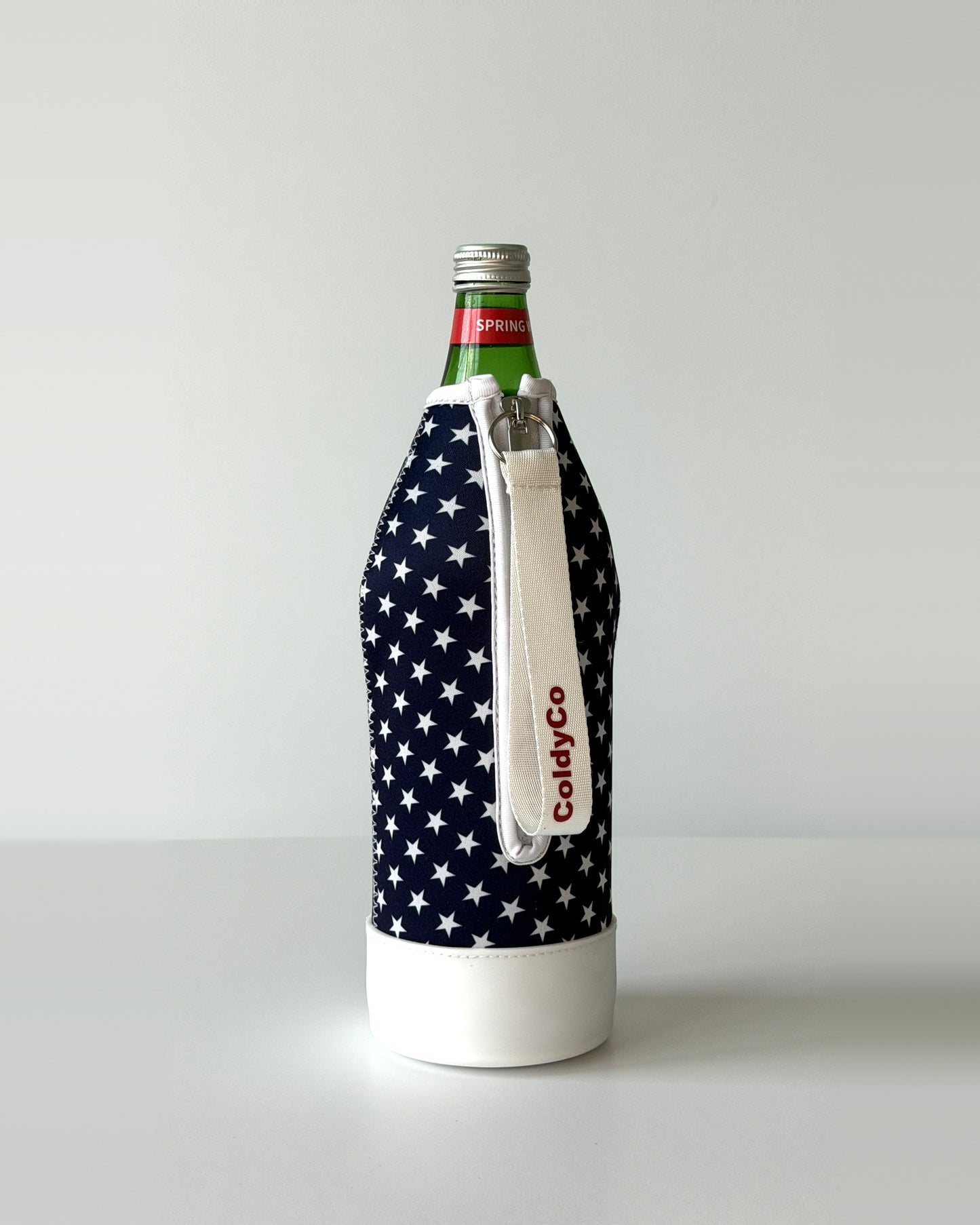 ColdyCo water bottle carrier in American Flag stars print on a 1-liter glass bottle