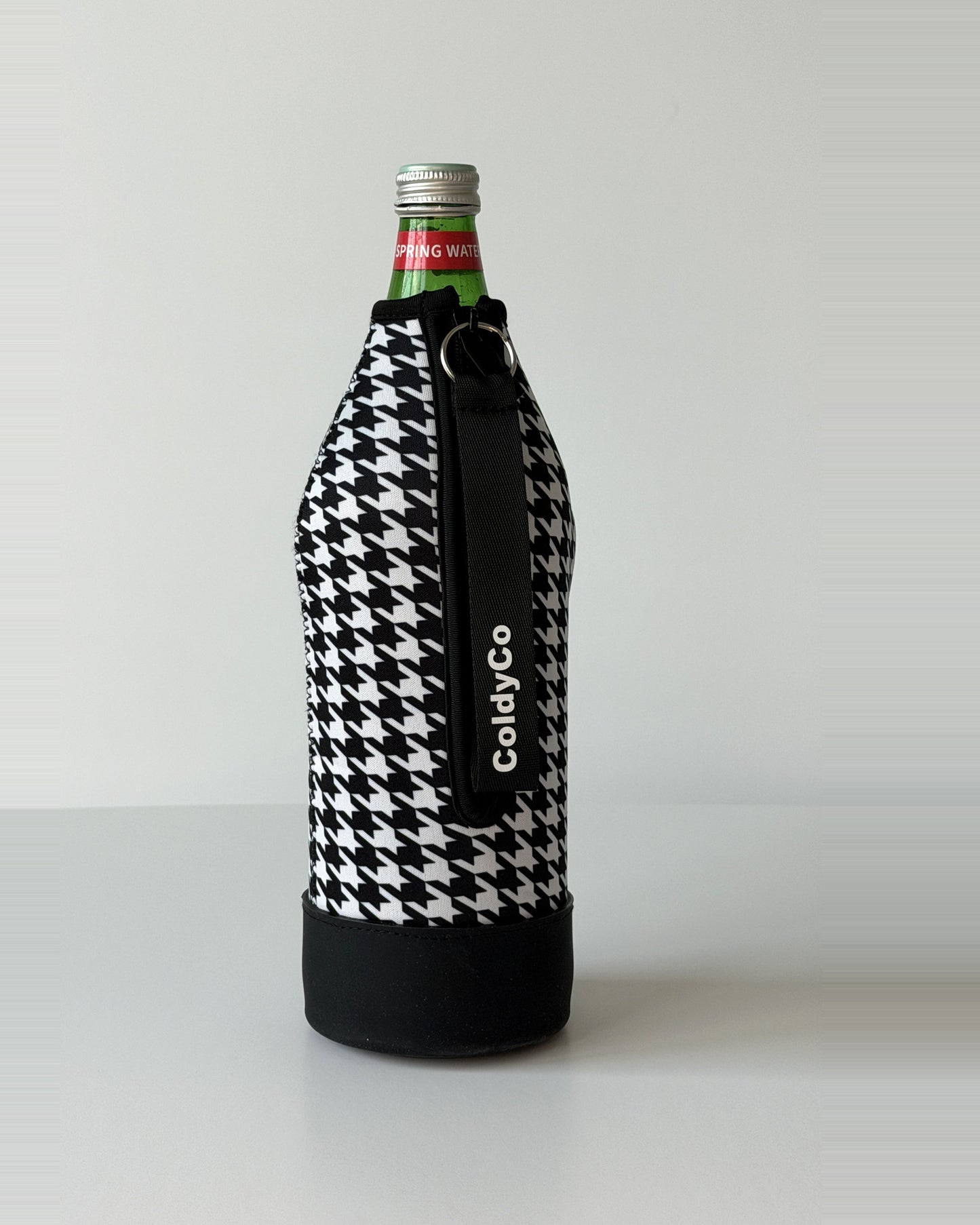 ColdyCo water bottle carrier in Houndstooth on a 1-liter glass bottle