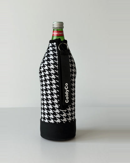 ColdyCo water bottle carrier in Houndstooth on a 1-liter glass bottle